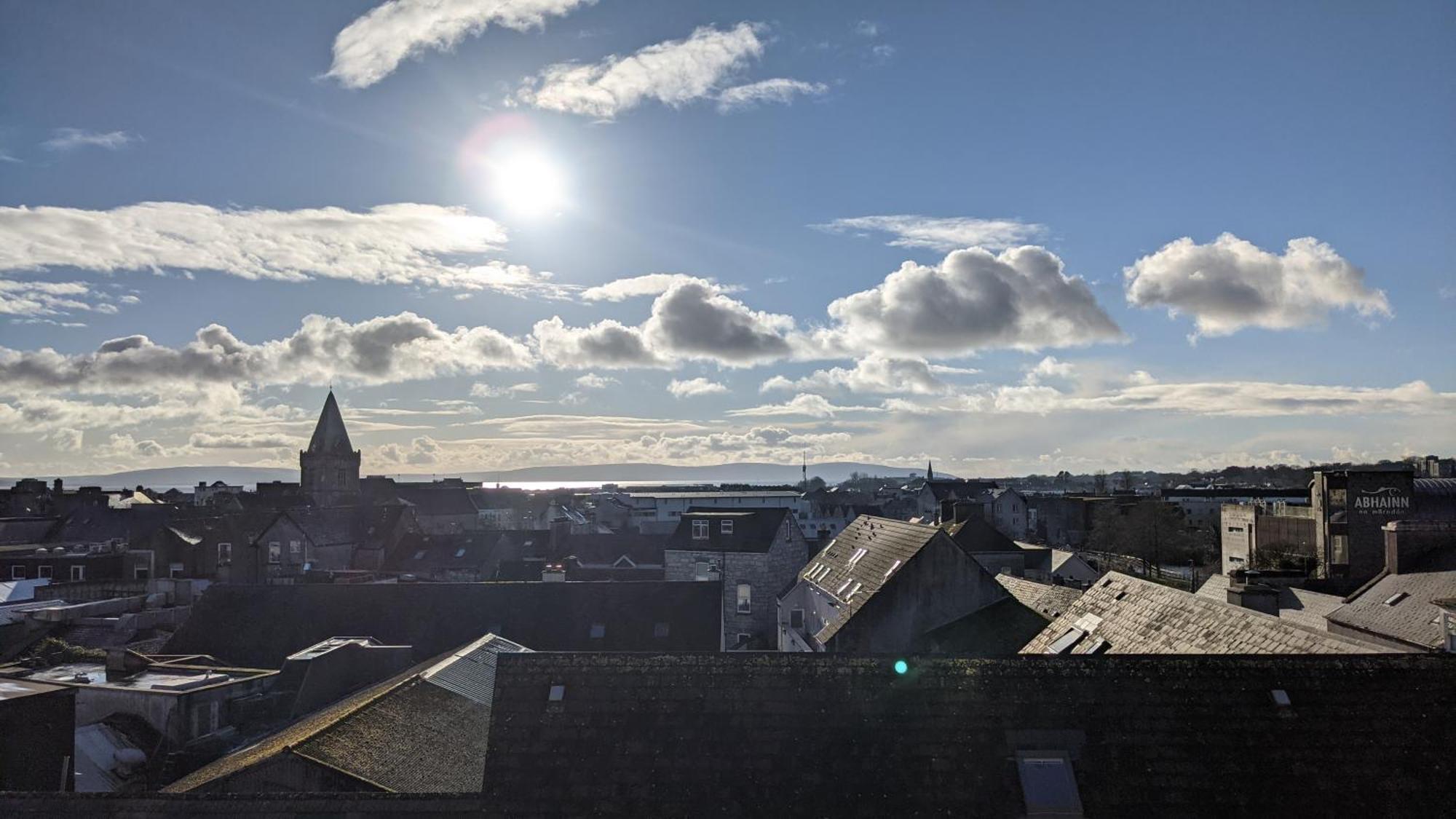 Heart Of City Centre Stunning View Galway Bagian luar foto