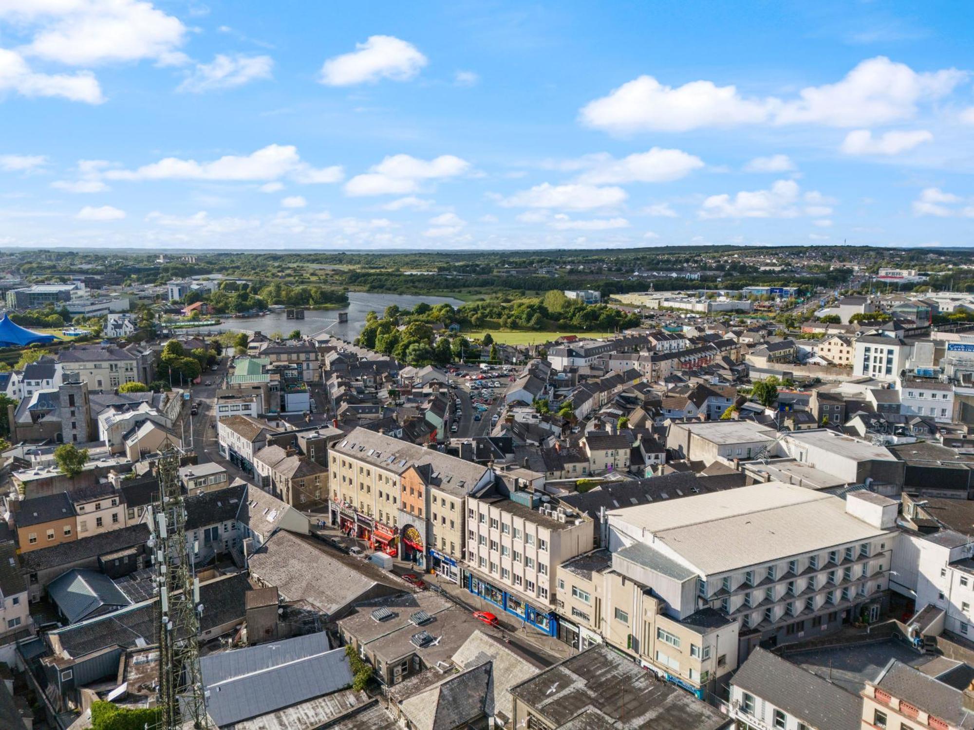 Heart Of City Centre Stunning View Galway Bagian luar foto